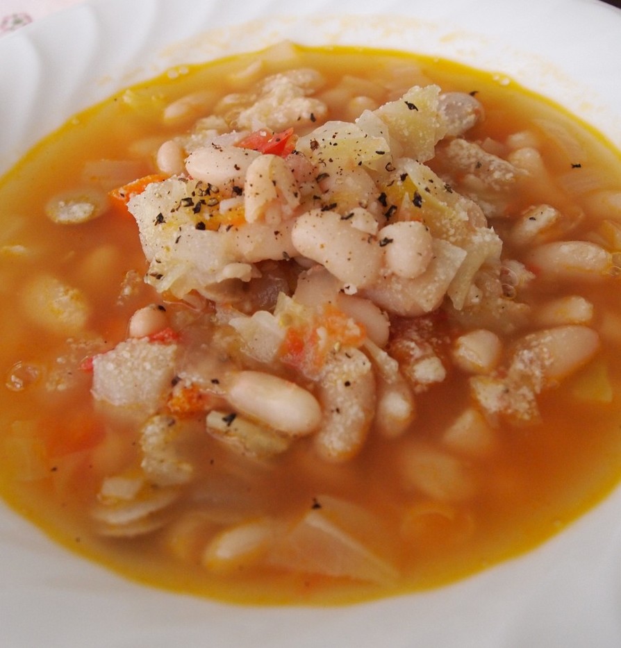 お豆と色々野菜の食べるスープの画像