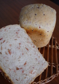 黒胡椒とベーコンの食パン（ホシノ）