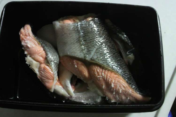 アラ 簡単 鮭のアラ煮 塩味 レシピ 作り方 By 豆とオリーブ クックパッド 簡単おいしいみんなのレシピが361万品