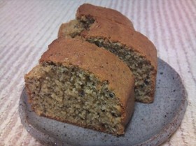 黒ゴマときなこのおからケーキ