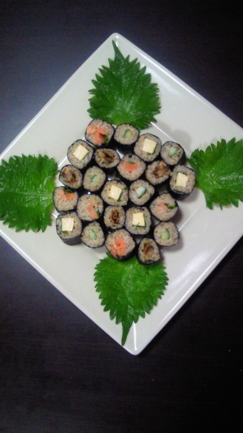 あじさい風✿緑玄米の細巻き寿司の画像