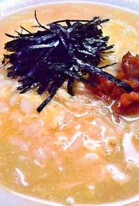 朝ご飯に！梅肉とたまごの味噌雑炊