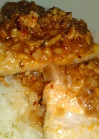 特製食べタレ（ちきラー油）豚バラ焼肉丼