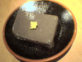 ぬりかべみたいな黒ごま豆腐の画像