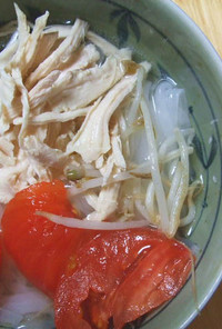 トマトと鶏肉の冷製フォー