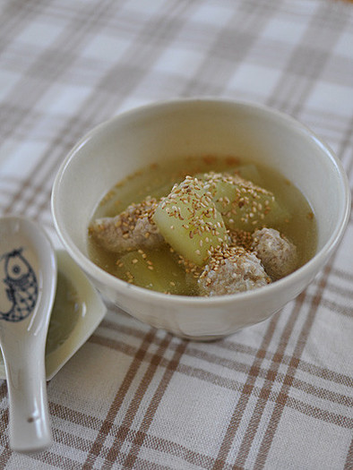 瓜の鶏団子スープの写真