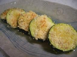 ズッキーニのチーズパン粉焼き
