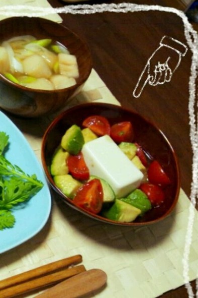 トマトと豆腐とアボカドのサラダの写真