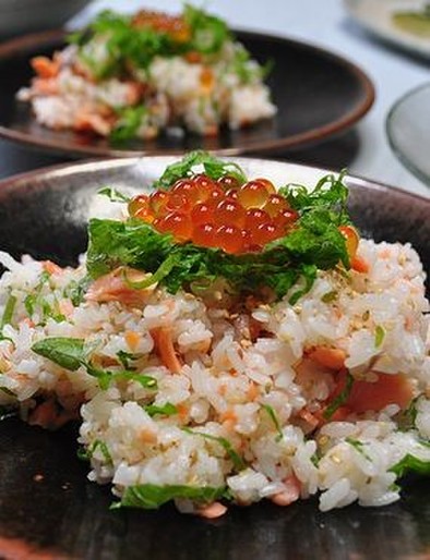 夏におすすめ～♪　鮭と紫蘇のちらし寿司の写真