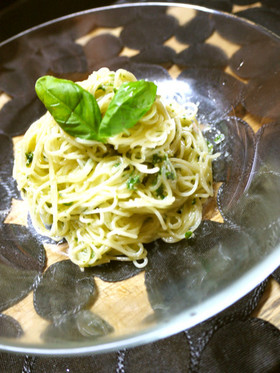 バジルソースとヨーグルトの冷たいパスタ