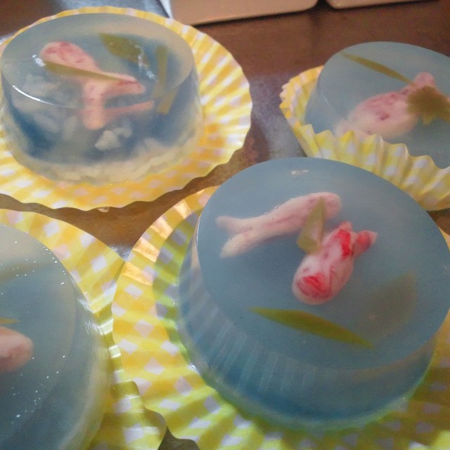 夏におすすめ 金魚が泳ぐ錦玉羹 レシピ 作り方 By Naonao0311 クックパッド 簡単おいしいみんなのレシピが363万品