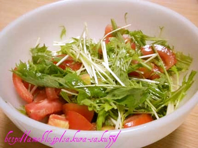 水菜とトマトの少しピリ辛、簡単サラダ☆の写真