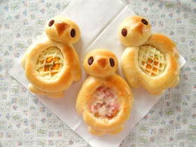 ゆでたまごでペンギンパン