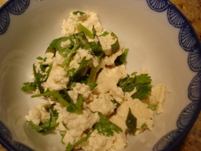 香菜と豆腐のシンプルサラダの写真