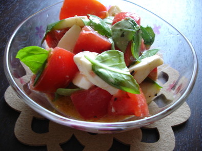 トマト＆バジル＆モッツァレラチーズサラダの写真
