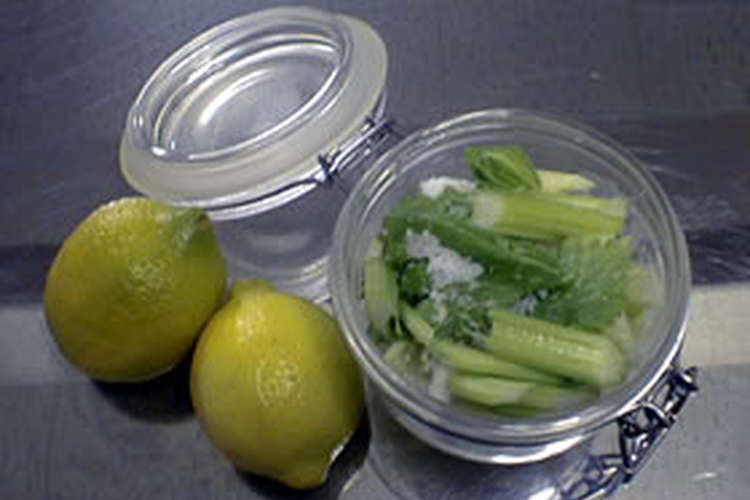 簡単 セロリのレモン漬け レシピ 作り方 By 犬印 クックパッド