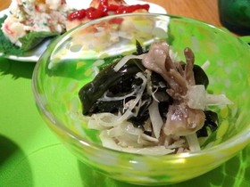 ワカメ・まいたけ・玉ねぎの中華マリネ