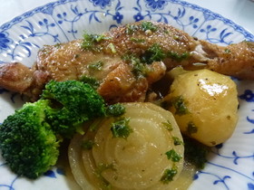 鳥もも骨付き肉のコンソメ煮