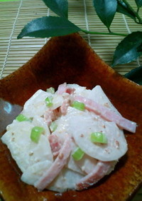 カブとハムの梅マヨ胡麻サラダ