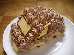 誕生日。車のケーキ。