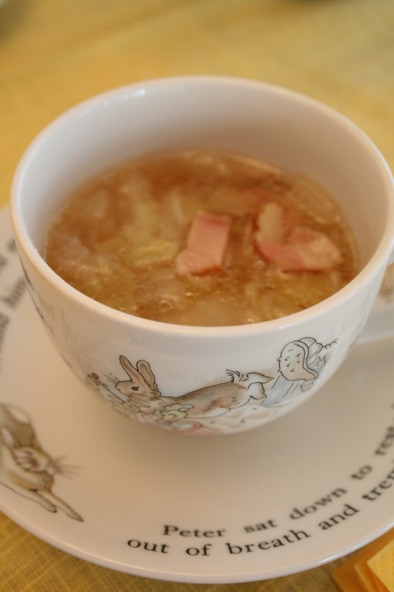 ルクルーゼで白菜とベーコンのスープの写真