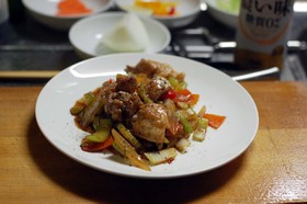鶏モモセロリのタイ風オイスターソース炒め