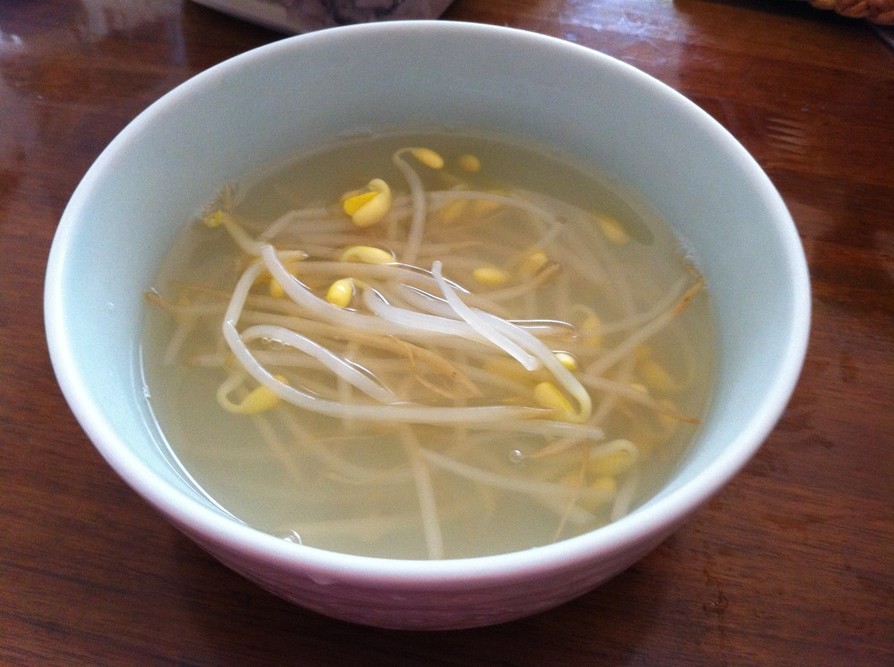 韓国の豆もやしのスープ（コンナムルクッ）の画像