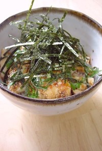 シソのせ豆腐ユッケ丼。
