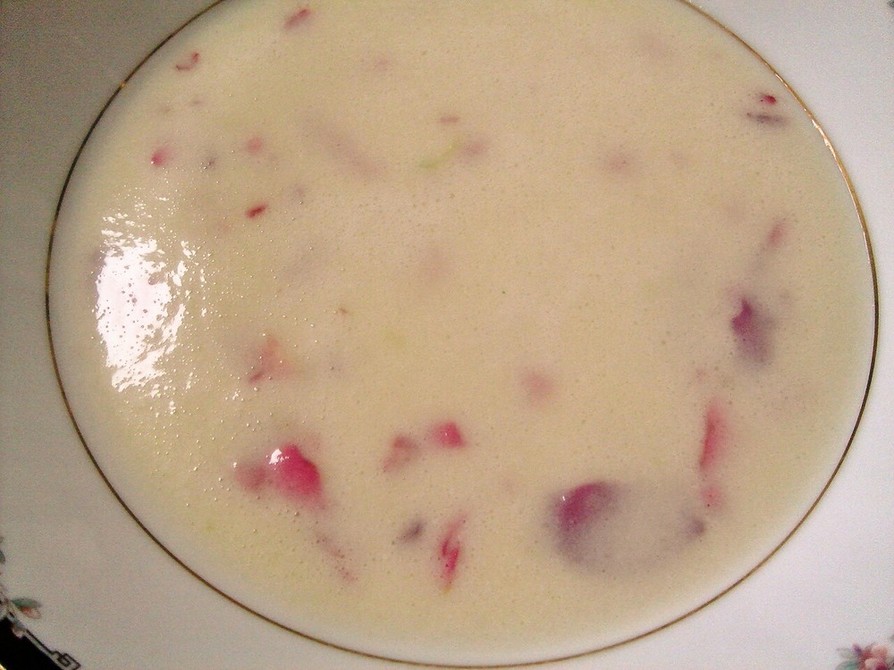 バラとじゃがいもの冷たいスープの画像