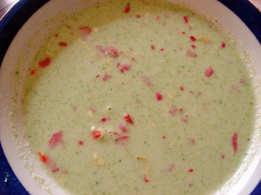 バラとブロッコリーの冷たいスープの画像