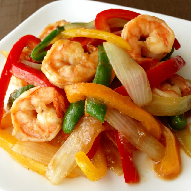 海老とパプリカの中華風ぱぱっと 炒め レシピ 作り方 By Pyonpoco クックパッド