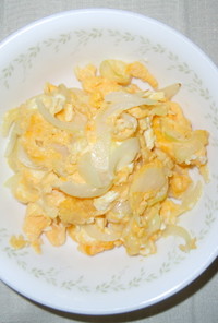 玉葱とチーズのスクランブルエッグ