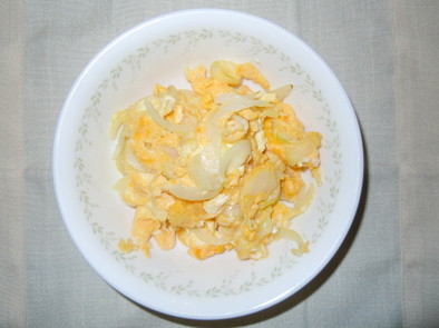 玉葱とチーズのスクランブルエッグの写真