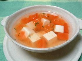 トマトと豆腐のコンソメスープの画像