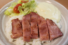 ハムステーキのがっつりワンプレート