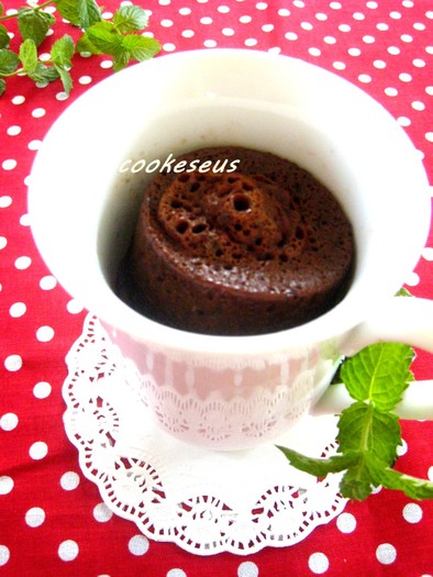 マグカップでモカチョコケーキの写真