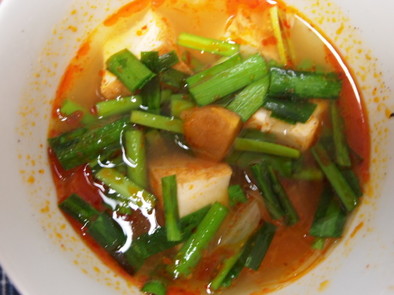 厚揚げとトマトのトムヤムクン風スープの写真