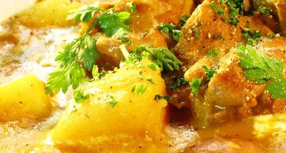 チキン、サツマイモ、ココナッツカレーのレシピ