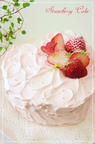 苺のハート♡デコレーションケーキの写真