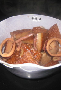 里芋とイカとさつま揚げの煮物