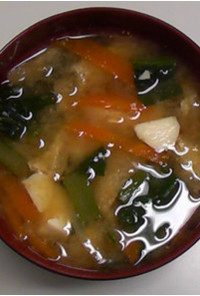 豆腐と糸かんてんの味噌汁