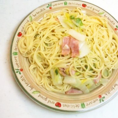 白菜とベーコンのペペロンチーノの写真