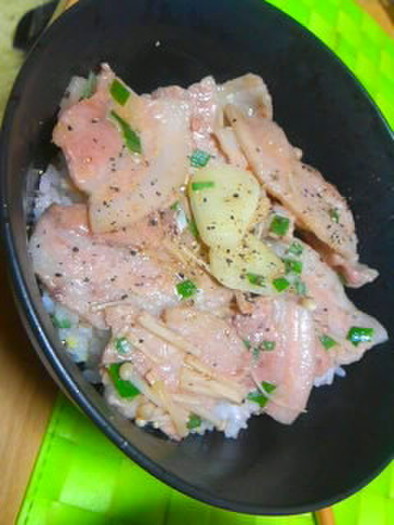 スタミナ＊ネギ塩豚丼の写真