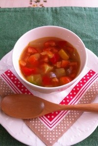 カラフルな夏野菜スープ