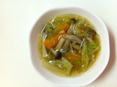 きのこと白菜の和風スープの写真