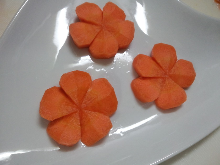 人参の飾り切り ねじり梅 型不要 By ガブリエラ クックパッド 簡単おいしいみんなのレシピが359万品