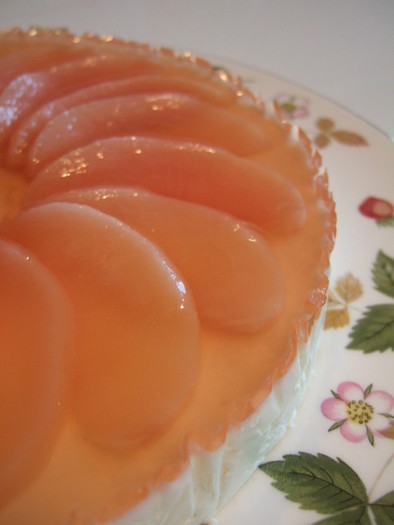 簡単♪桃のコンポートでレアチーズケーキの写真