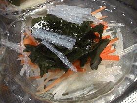 大根とワカメのサラダ