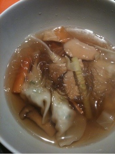 余り餃子の春雨スープの写真