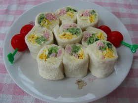 可愛くて食べやすい♡ロールサンド♪